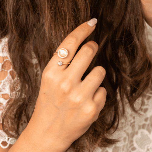 Елегантност златист детайл