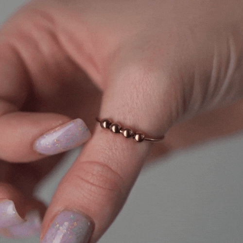 Безкрайност златист въртящ се елемент